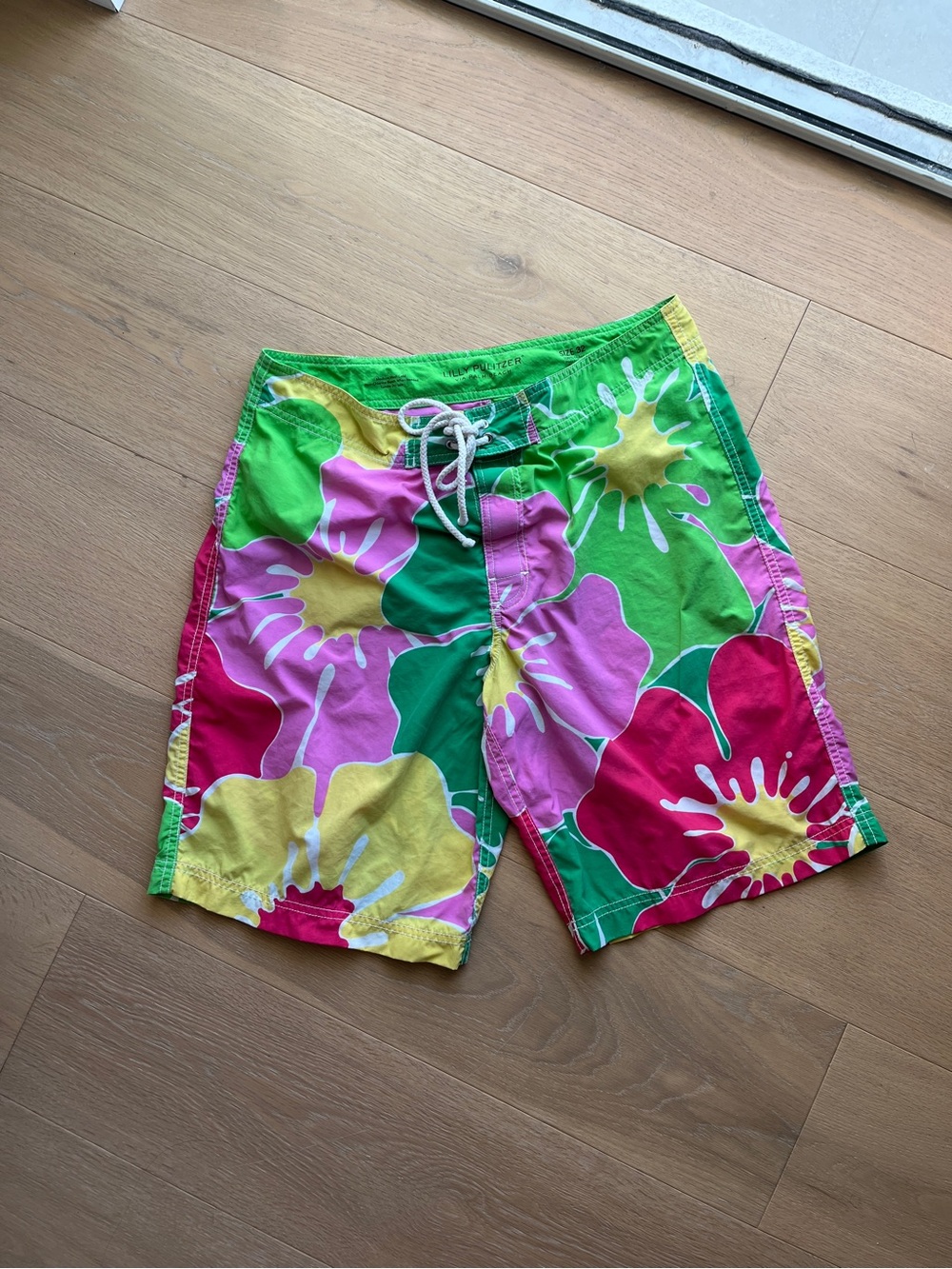 Rare Lilly Pulitzer Via Palm Beach Floral Board Shorts 32